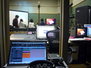 写真: 録音ブースからのメディアスタジオ (2008.12.11)